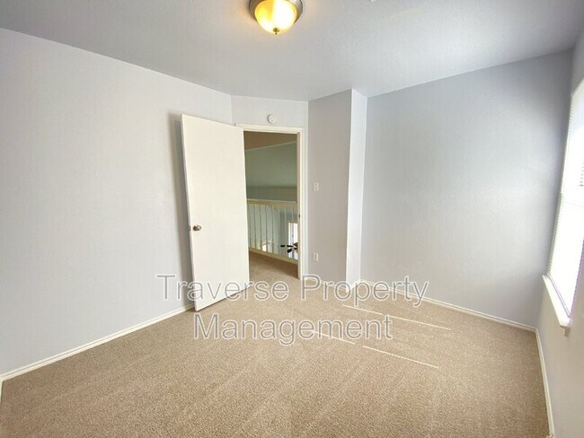 Building Photo - 4150 Briar Hill Dr