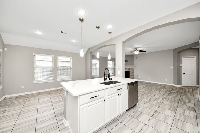 Building Photo - 16011 Monument Hill Crossing