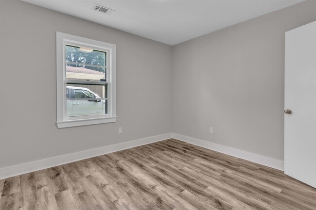 Building Photo - 4623 Doris Cir S