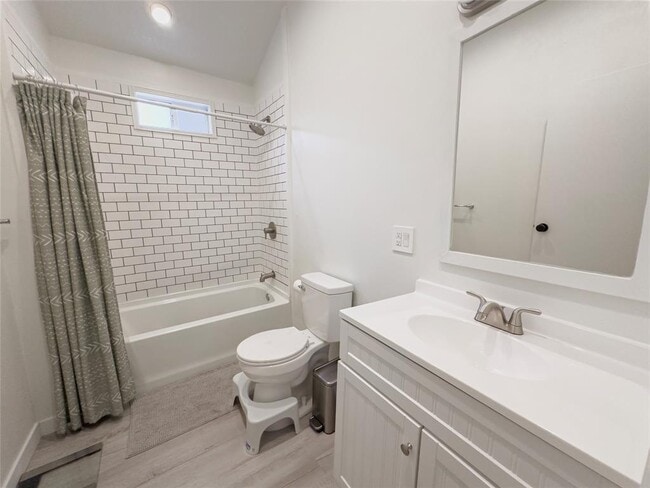 Building Photo - 1335 Belvin St