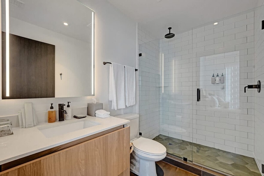 Building Photo - 398 NE 5th St