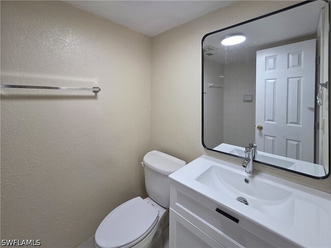Building Photo - 4621 Bayshore Dr