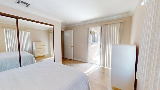Building Photo - 505 S Farrell Dr