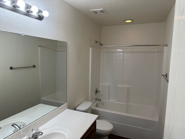 Building Photo - 4600 Waterproof Dr