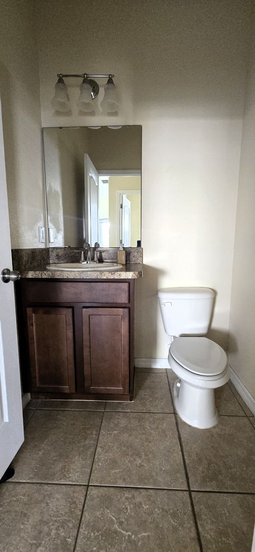 Building Photo - Amazing 4 Bedroom + Office/Bonus Room, 2 1...