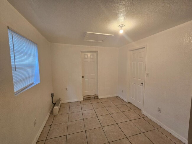 Building Photo - 2156 17th Ave S