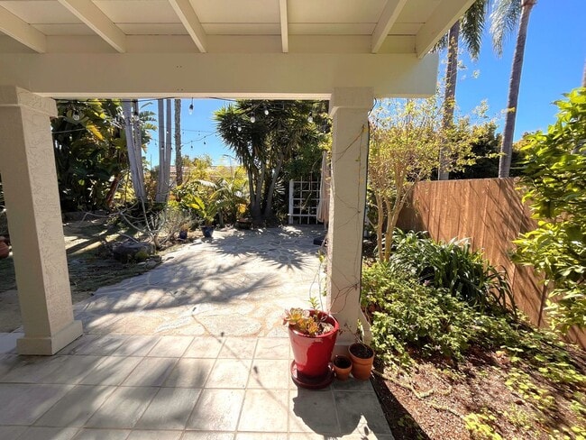 Building Photo - Most Charming Home in La Costa