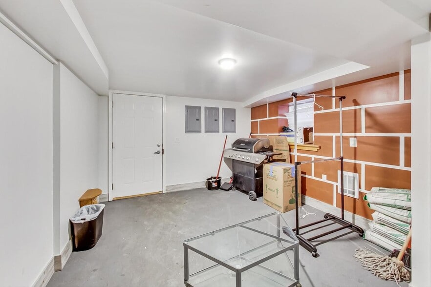 Building Photo - 1039 N Lawndale Ave