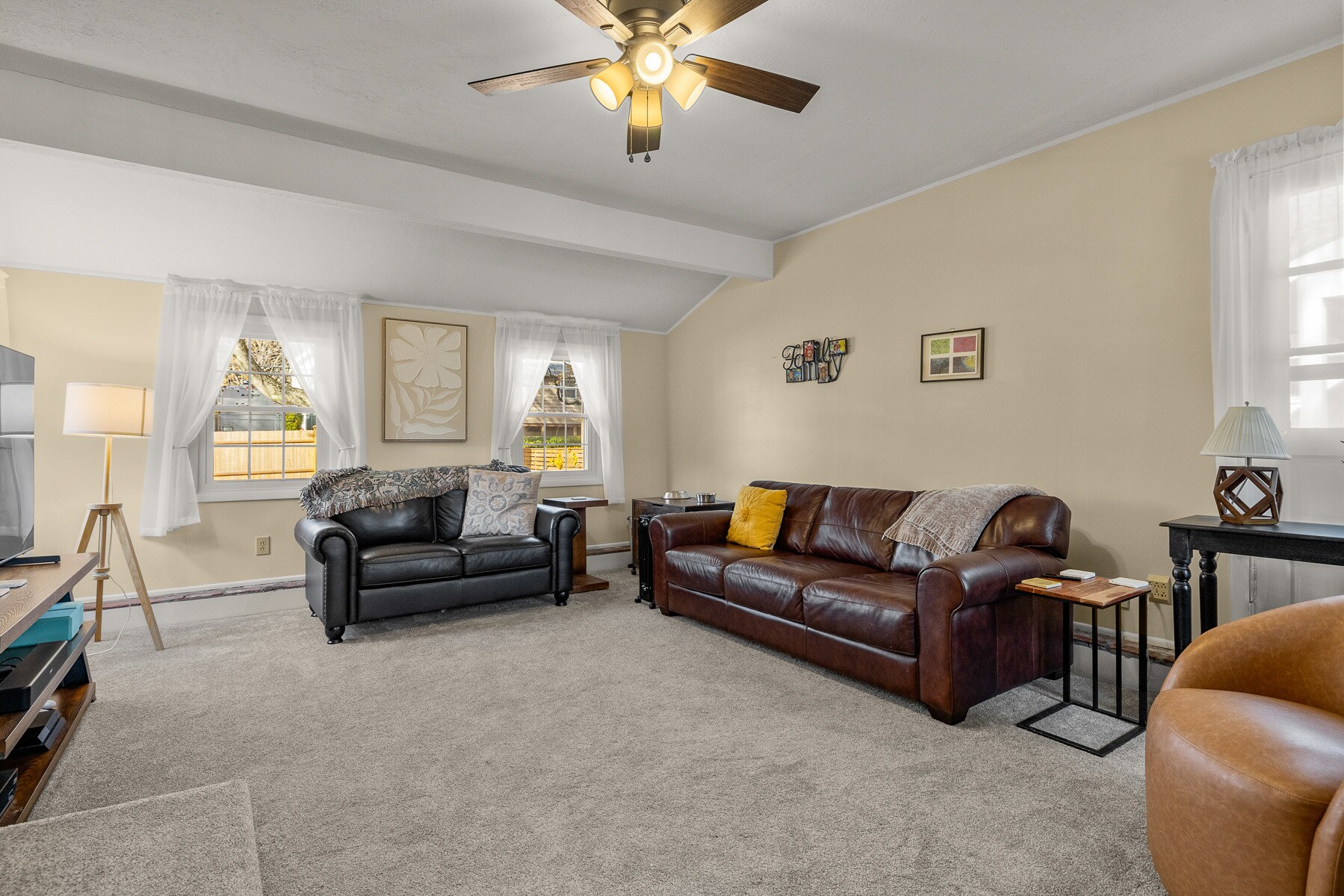 Living room - 40 Fields Rd