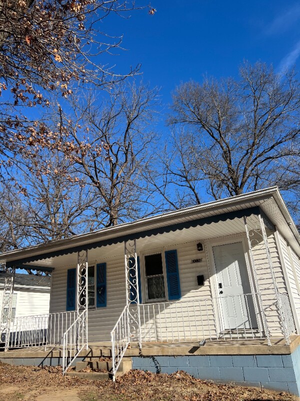 Building Photo - 10180 Count Dr