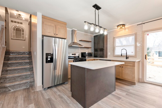 Building Photo - 836 Lily Cache Ln