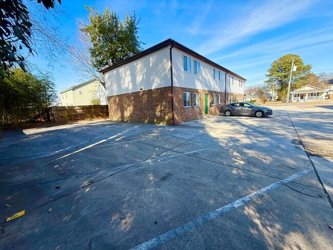 Building Photo - ** Rent ready 1/2 OFF 1st month!!! 1 bedroom near military base