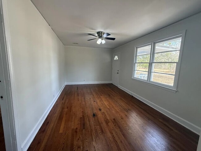 Building Photo - 4442 Reona Ave