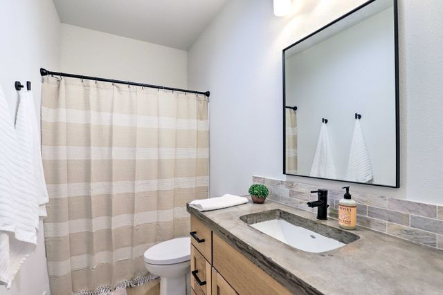 Building Photo - 40780 Clearview Dr N