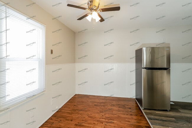 Building Photo - 500 E 3 Dr S