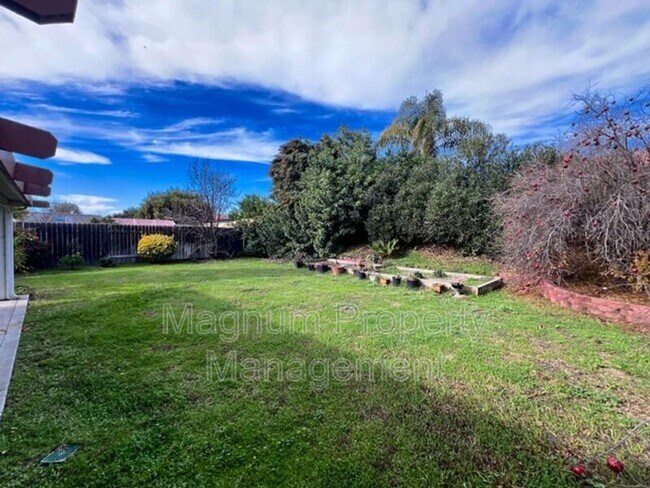 Building Photo - 39761 Rustic Glen Dr