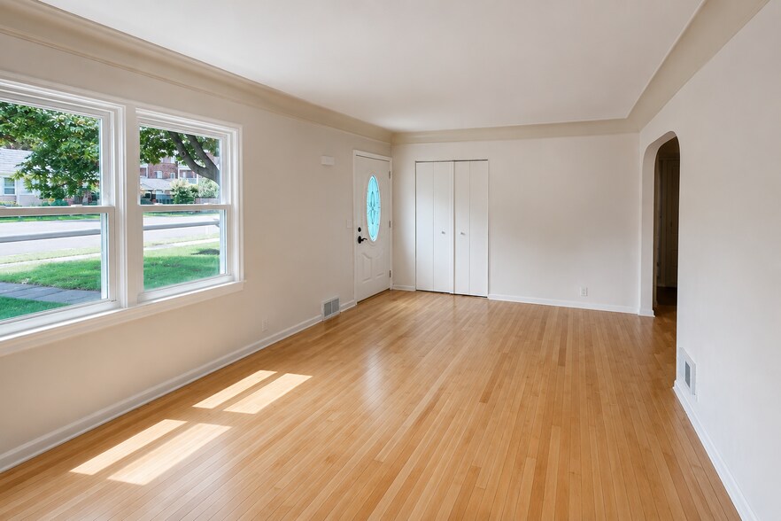 Building Photo - 4904 E 53rd St