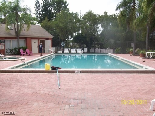 Building Photo - 2875 Winkler Ave