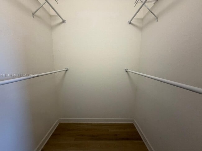 Building Photo - 909 NE 211th St