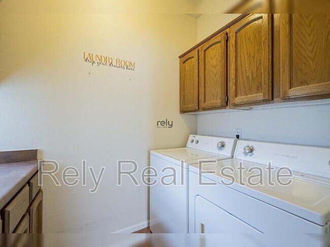 Building Photo - 4605 N Clear Creek Dr