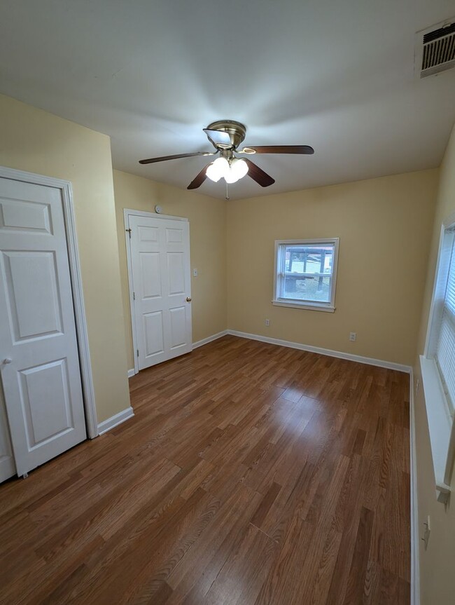 Building Photo - **$500 Security Deposit & 1st Month Free w...