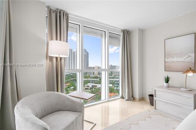 Building Photo - 16500 Collins Ave