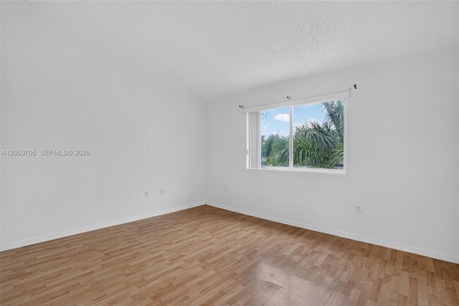 Building Photo - 6225 SW Kendale Lakes Cir