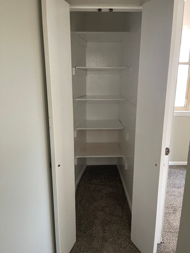 Building Photo - 1034 Chelton Ave