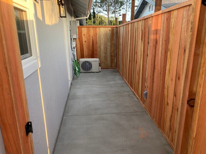 Building Photo - 6536 Tamarind St