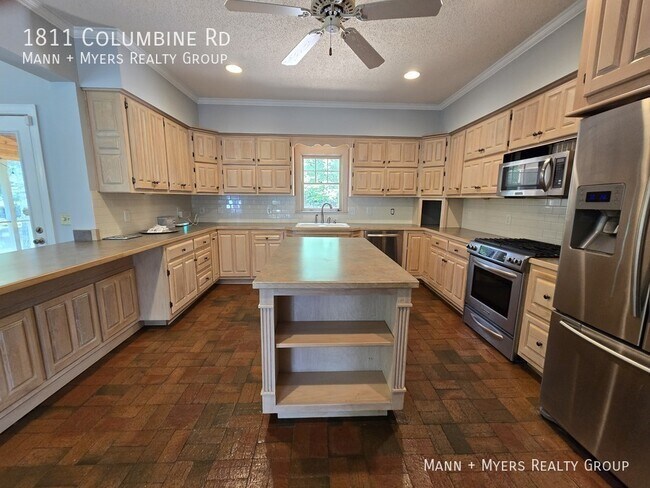 Building Photo - 1811 Columbine Rd