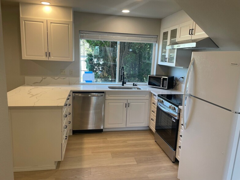 Building Photo - 1769 NE 19th St