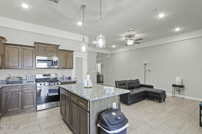 Building Photo - 2708 Tierra Oasis St