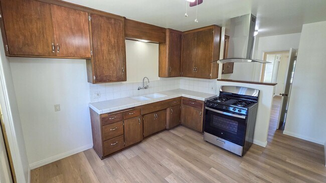 Building Photo - 2 Bed 1 Bath House By Michigan Park Available Now!