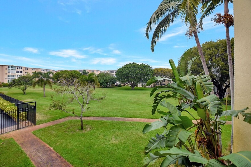 Building Photo - 2615 NE 3rd St