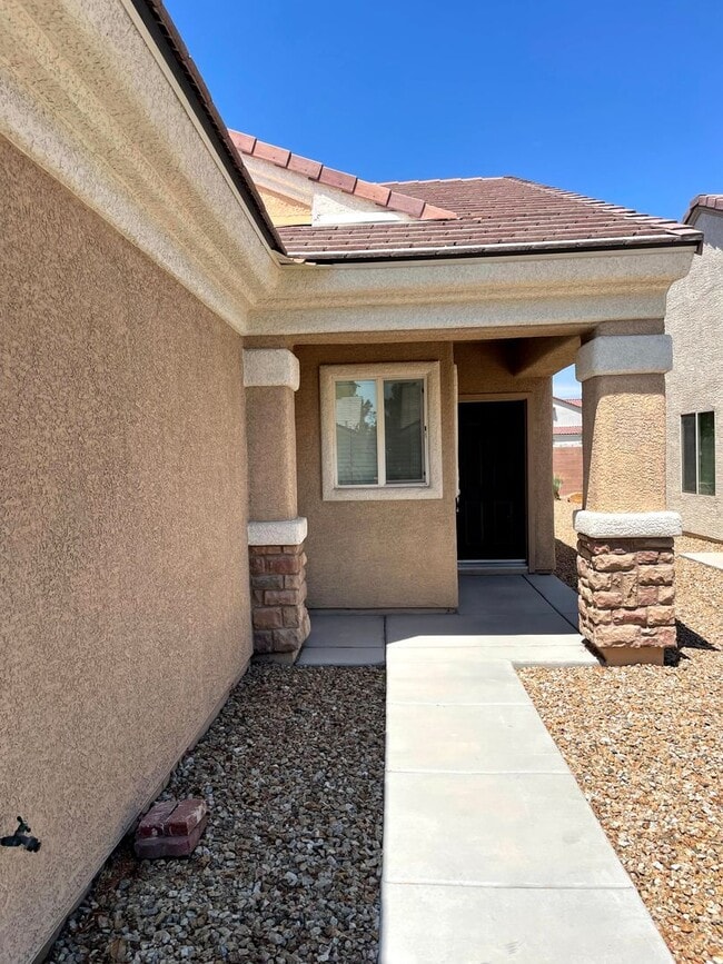 Building Photo - Single story home located in a  55+Communi...