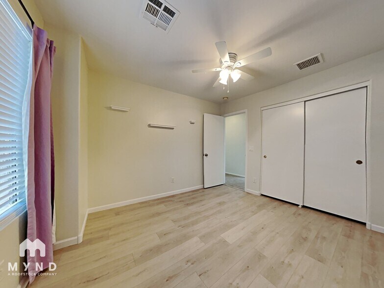 Building Photo - 1314 E Escuda Dr