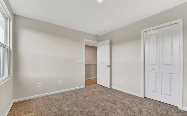 Building Photo - 8 Torrington Dr