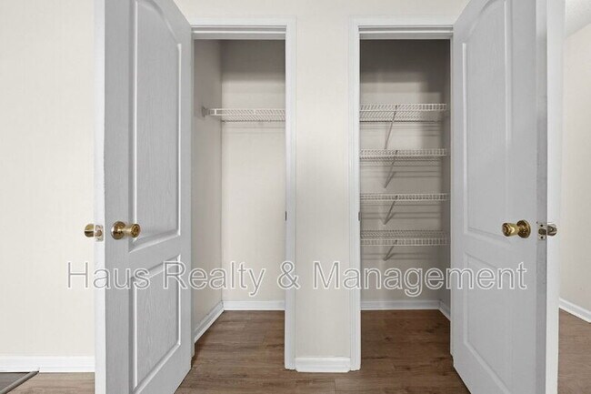 Building Photo - 1361 Jenny Ln