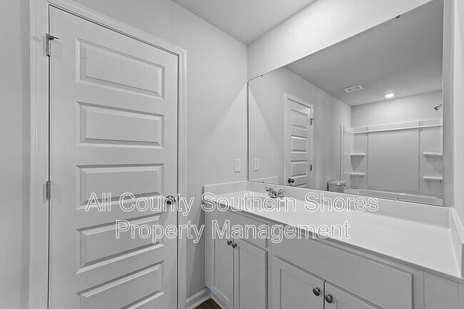 Building Photo - 136 Talladega Dr