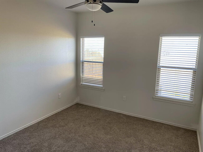 Building Photo - 5704 Lehigh St