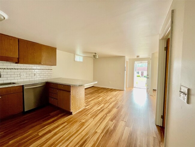 Building Photo - 507 Hill Ave