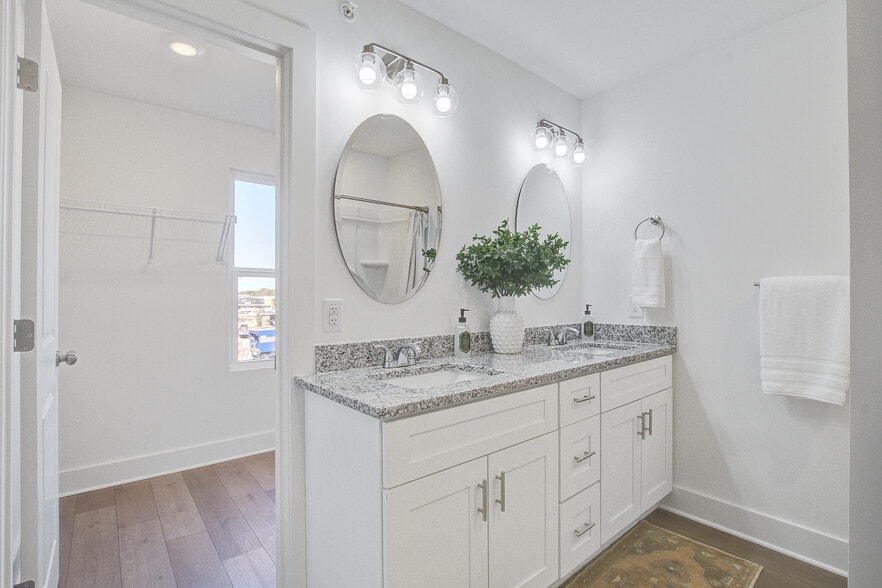 Building Photo - 2161 W Jimtown Dr