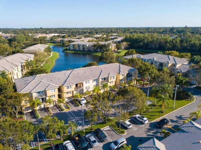 Building Photo - 1700 Crestwood Ct S