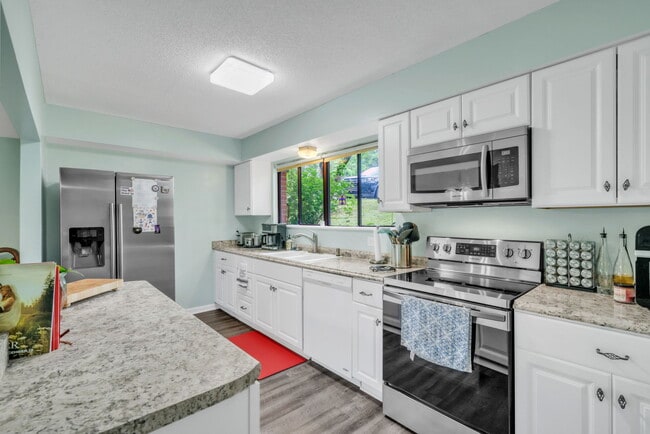Building Photo - 87 Briarview Cir