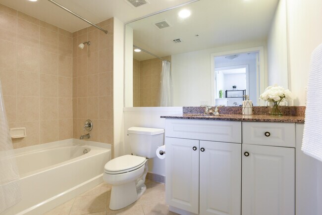 Building Photo - 347 N New River Dr E