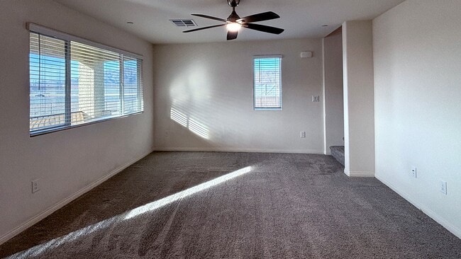 Building Photo - Wonderful 3 Bedroom townhouse with a 1 car garage - 3 levels located in North Las Vegas