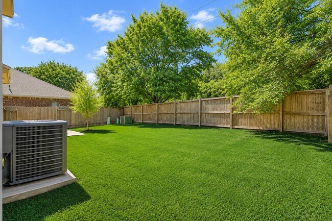 Building Photo - 10311 Whisper Bluff Dr