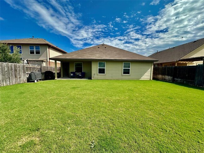 Building Photo - 5613 Sacco St