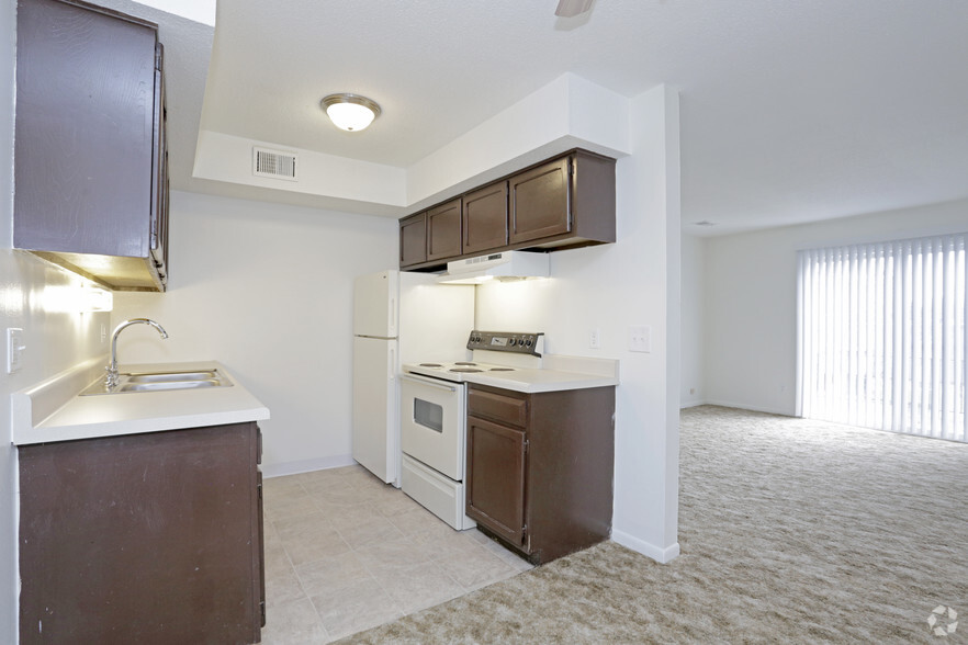 1 Bedroom + Den - Kitchen - Glenbrook Apartments