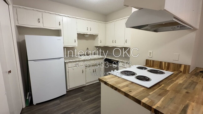 Building Photo - 2614 Elwood Dr